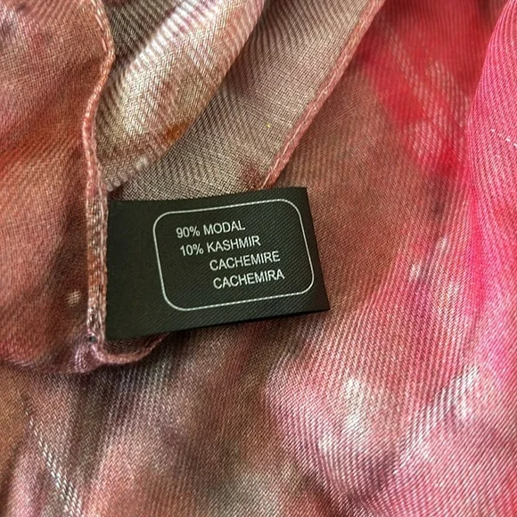 Art to Wear Cashmere Scarf Made in Italy - Picture 5 of 6